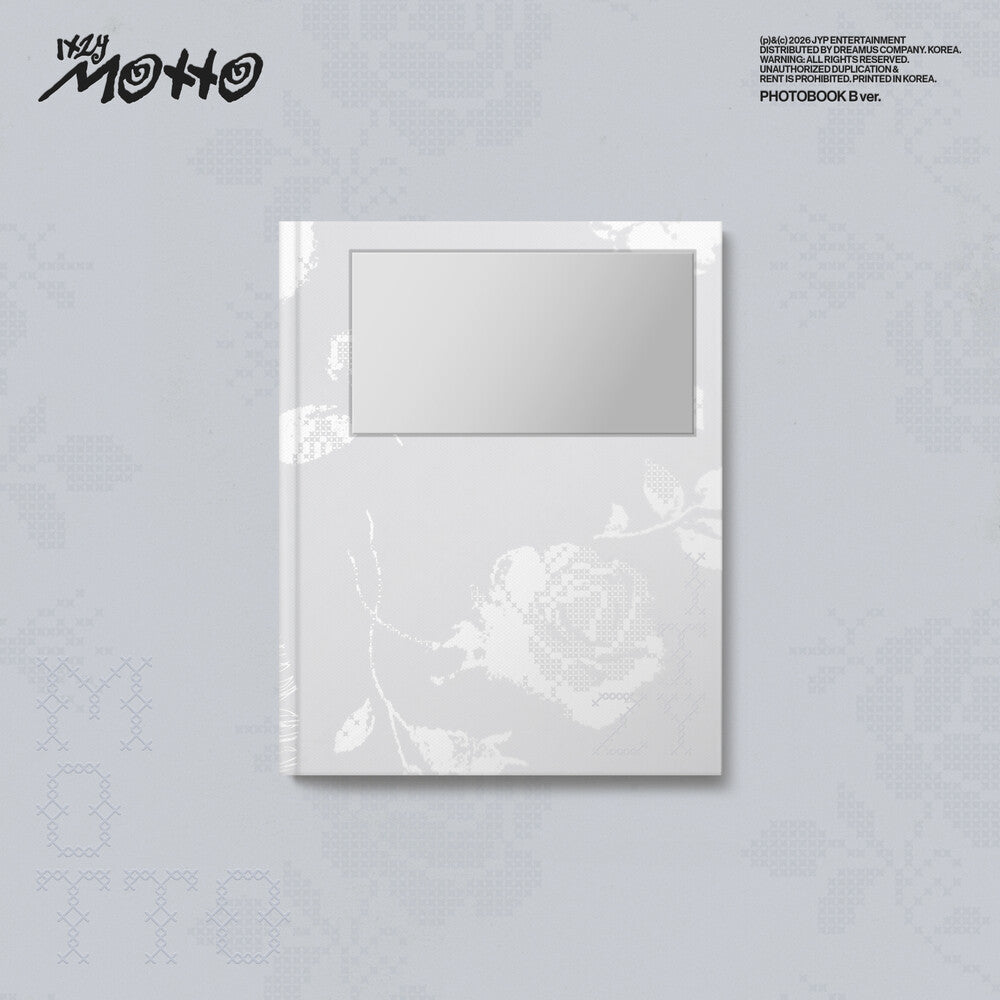 the album cover for ITZY - Motto [Photobook B ver.]